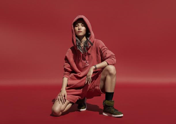 钟楚曦成为aj首位亚洲合作艺人,炫酷十足,高级脸就是不一样!