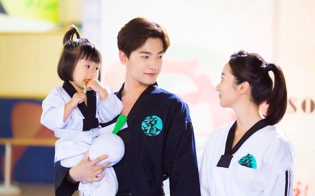 这些超苏的制服诱惑,刘亦菲化身优雅空姐,张艺兴蒙眼撩到不行