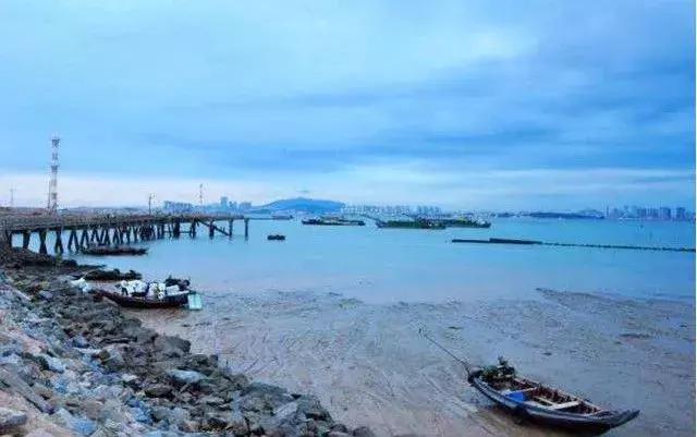 这个古朴的厦门渔村,拥有绝美海岸线、生猛海鲜、文艺情怀……|民国|渔村|厦门|苏廷玉|北欧_新浪新闻