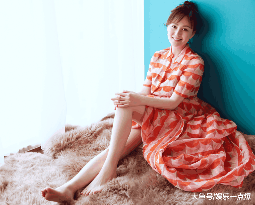 她长着一张旺夫脸, 被富豪老公追了整整10年, 今36岁被宠成公主