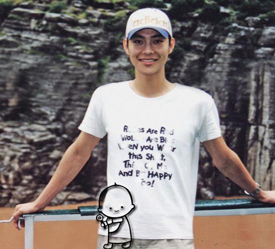 惨被毁容想自杀,现一手捧红盛一伦为了转变霉运,他从侣萧改名为侣皓喆