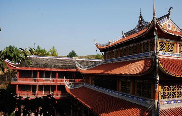 大佛寺和温泉镇的仙女洞一样,是开州的"老牌"景点,在开州乡村旅游没有