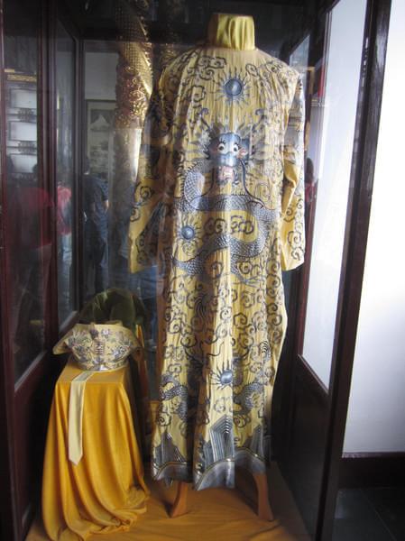 实拍洪秀全的龙袍,天衣无缝金光闪闪,无意间泄露了他的身高秘密