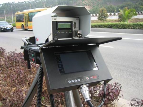 还有采用移动测速的方式,交警利用移动测速车或者交通违法电子监控