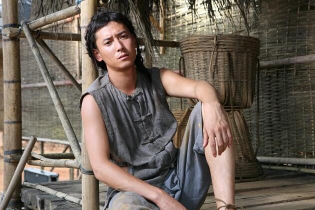 却被多人力捧,如今是来者不拒,成为烂片皇帝|韩栋|于正|黄圣依_新浪