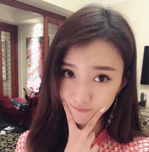 cba郭艾伦新女友泳装私照曝光! 身材,长相都出众! 网友: 真漂亮