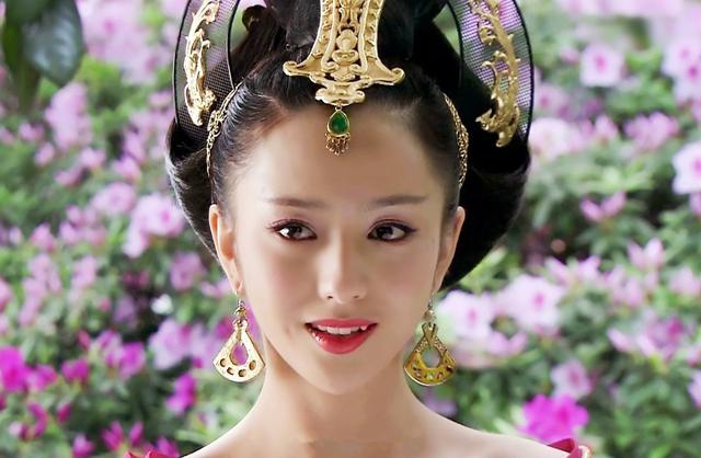 王婉儿跟谭玥都是出自明朝商人家庭,前者是江浙富商的女儿,她生来就有