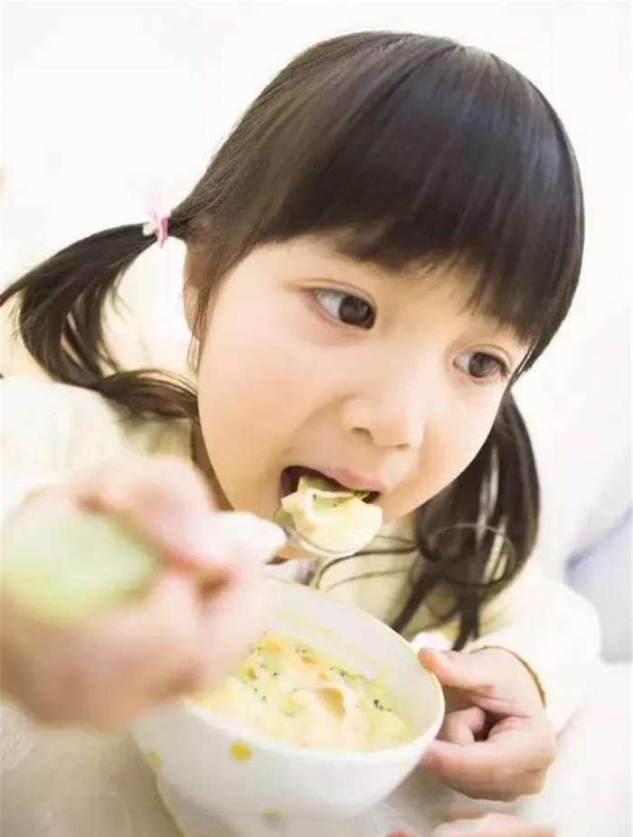 ⑧经常喝开水,不喝生水;⑦吃饭时注意整洁,吃完碗里最后一点饭莱,不要