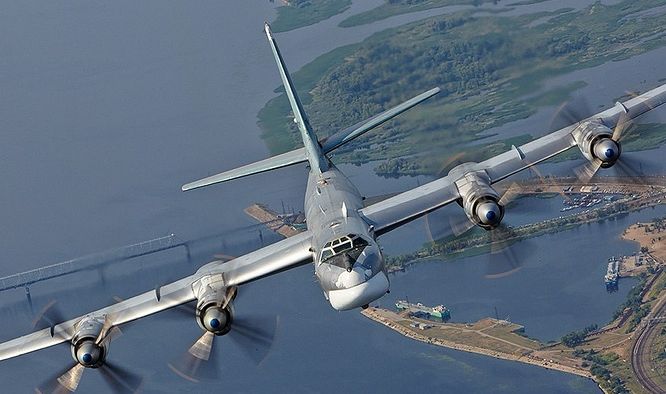 涡轮螺旋桨战略轰炸机图-95亚音速强击机苏-25"白嘴鸦"远程轰炸机图