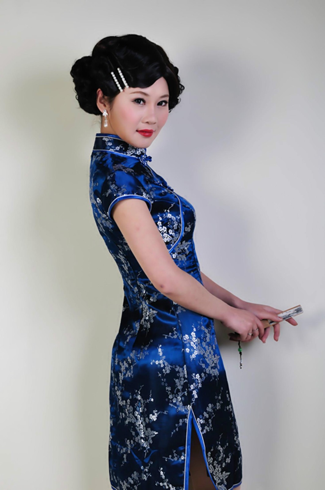 穿出风情民族色彩美的古韵装女子|人像|古韵|旗袍_新浪新闻