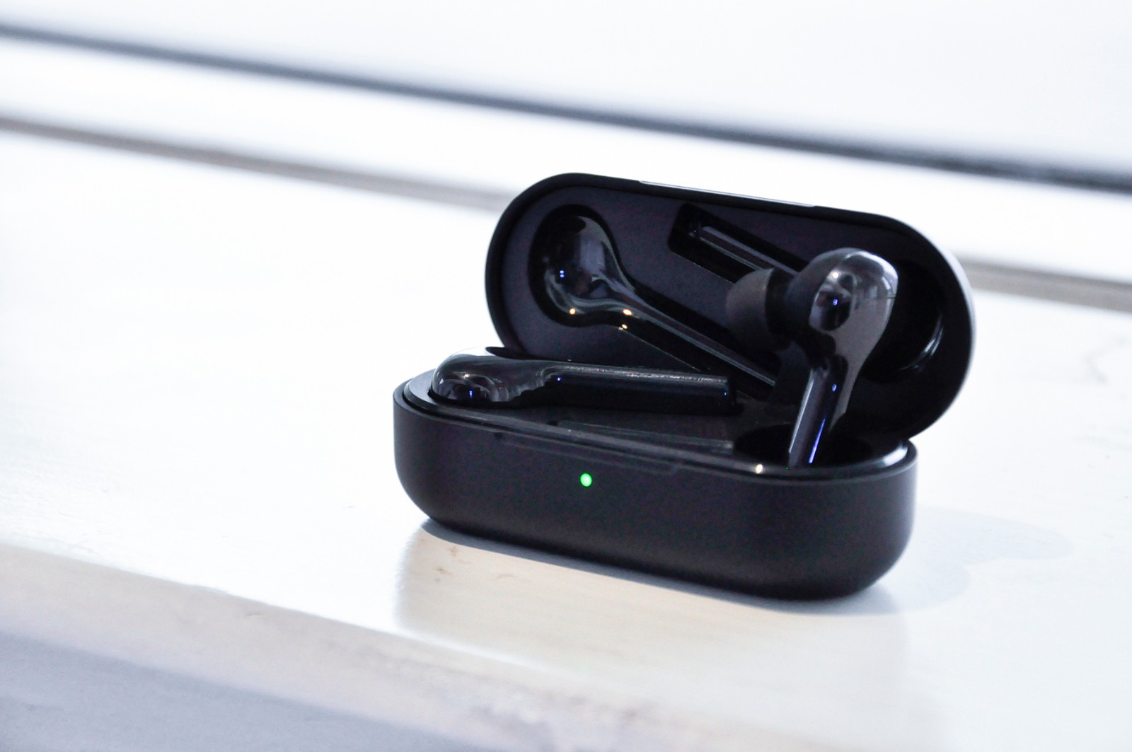 小身躯大智慧,华为freebuds无线耳机发布,售价799元