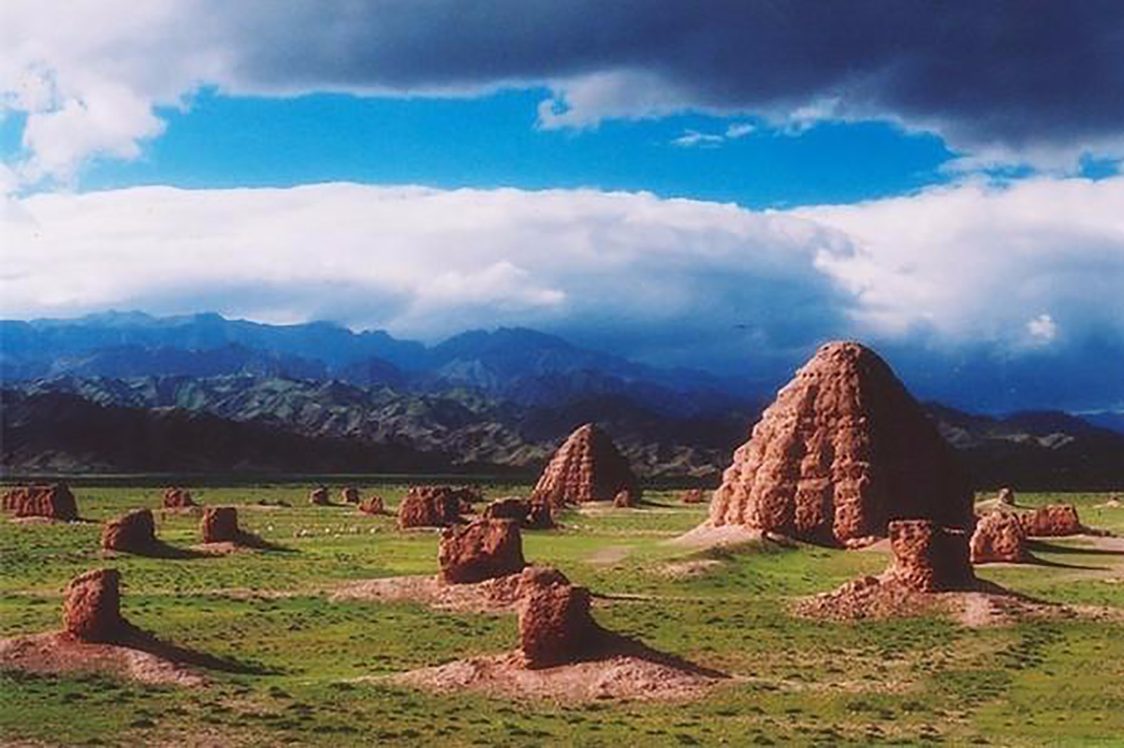 答疑在中国被誉为东方金字塔的是哪地方的什么旅游景区