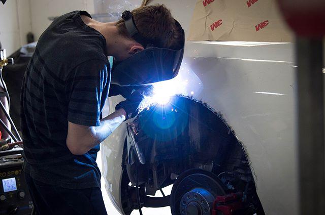 达到完美姿态不惜切割车身做宽体,大众高尔夫mk6改装案例-新浪汽车