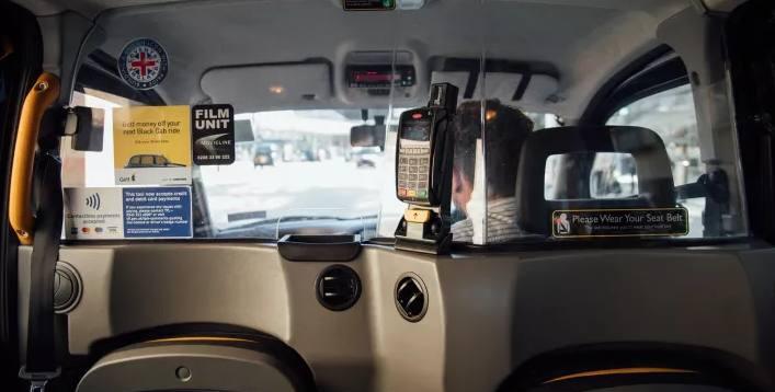 这一刻, 是属于伦敦黑色出租车司机的狂欢!