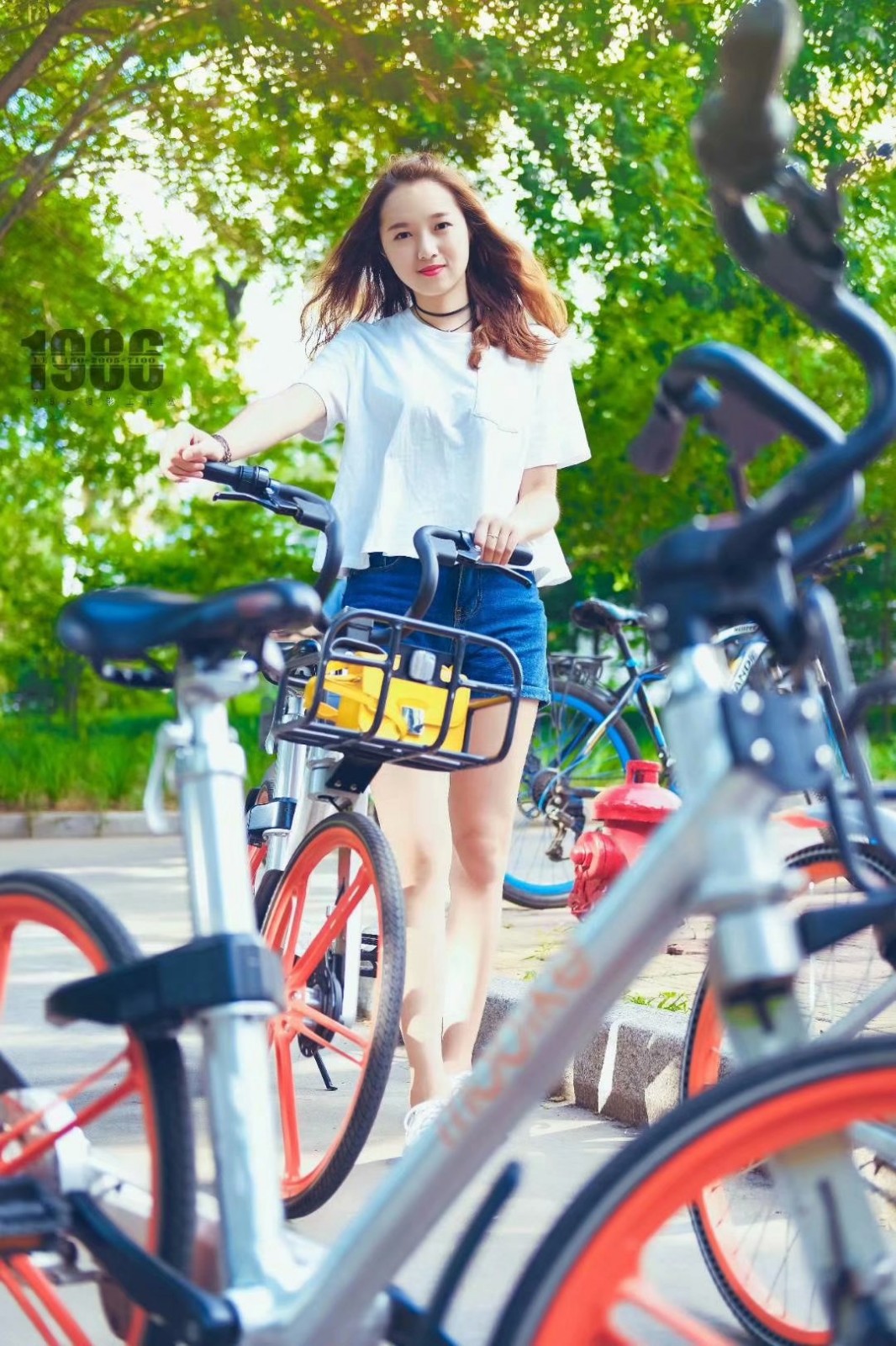 又是一年毕业季,青岛美女大学生拍创意毕业照