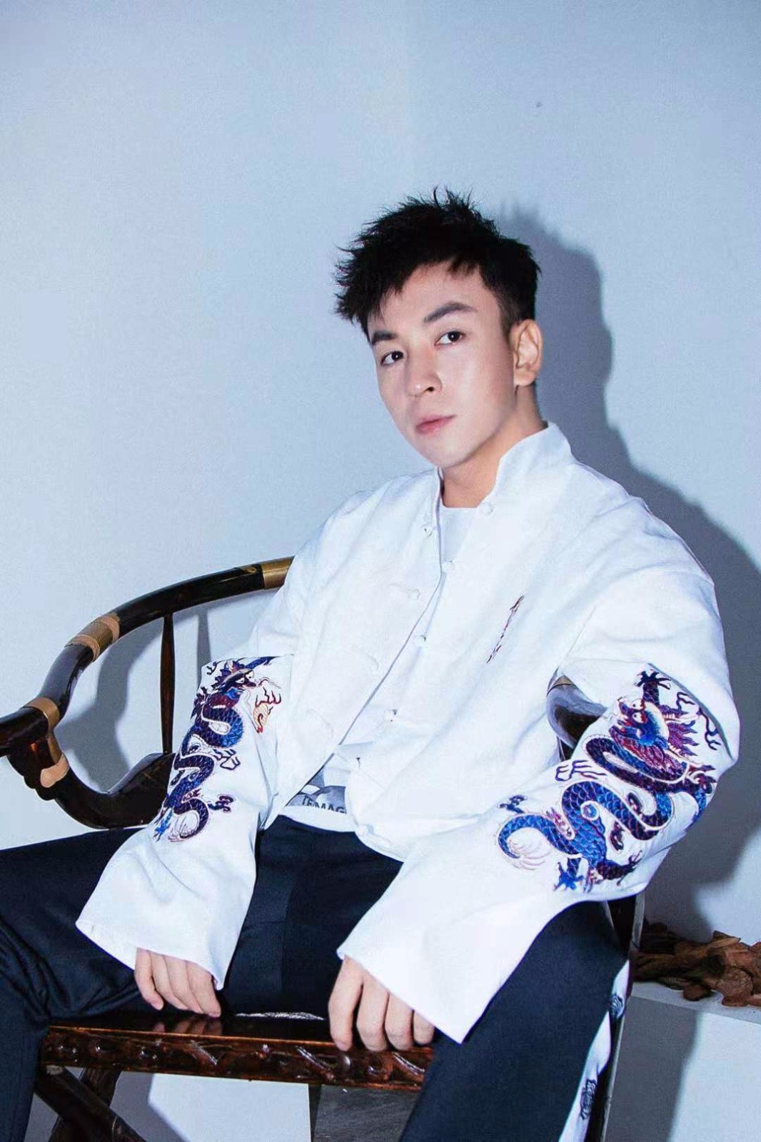 释小龙玩转中国风元素 气质儒雅风度翩翩|释小龙|中国风|气质_新浪