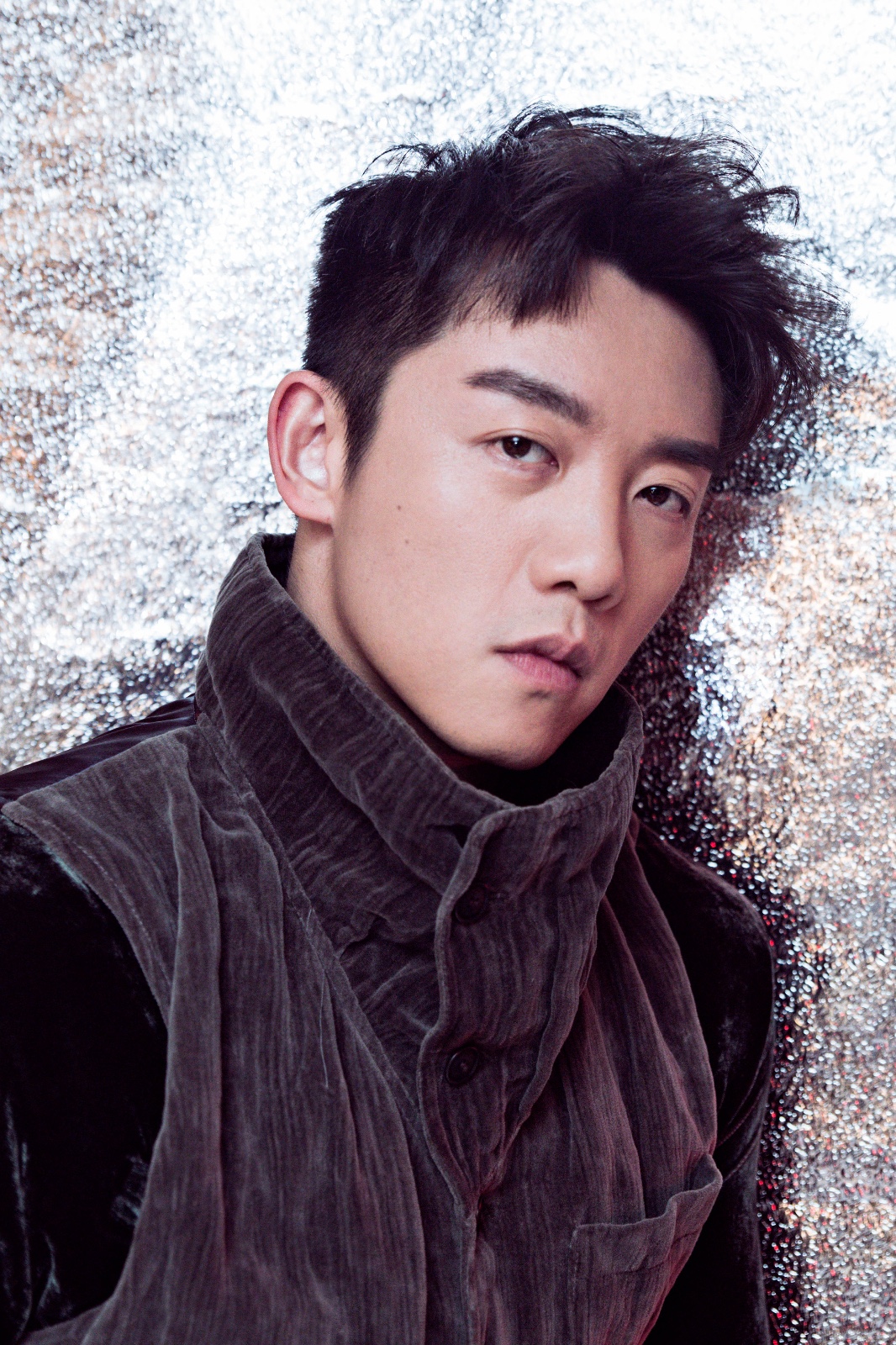 郑恺丝绒西装复古优雅 演绎浪漫绅士风|郑恺|丝绒|绅士_新浪新闻