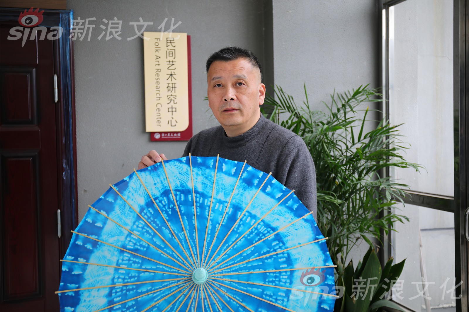 撑开为伞收拢为竹 揭秘高颜值的西湖绸伞|西湖|绸伞|宋志明_新浪新闻