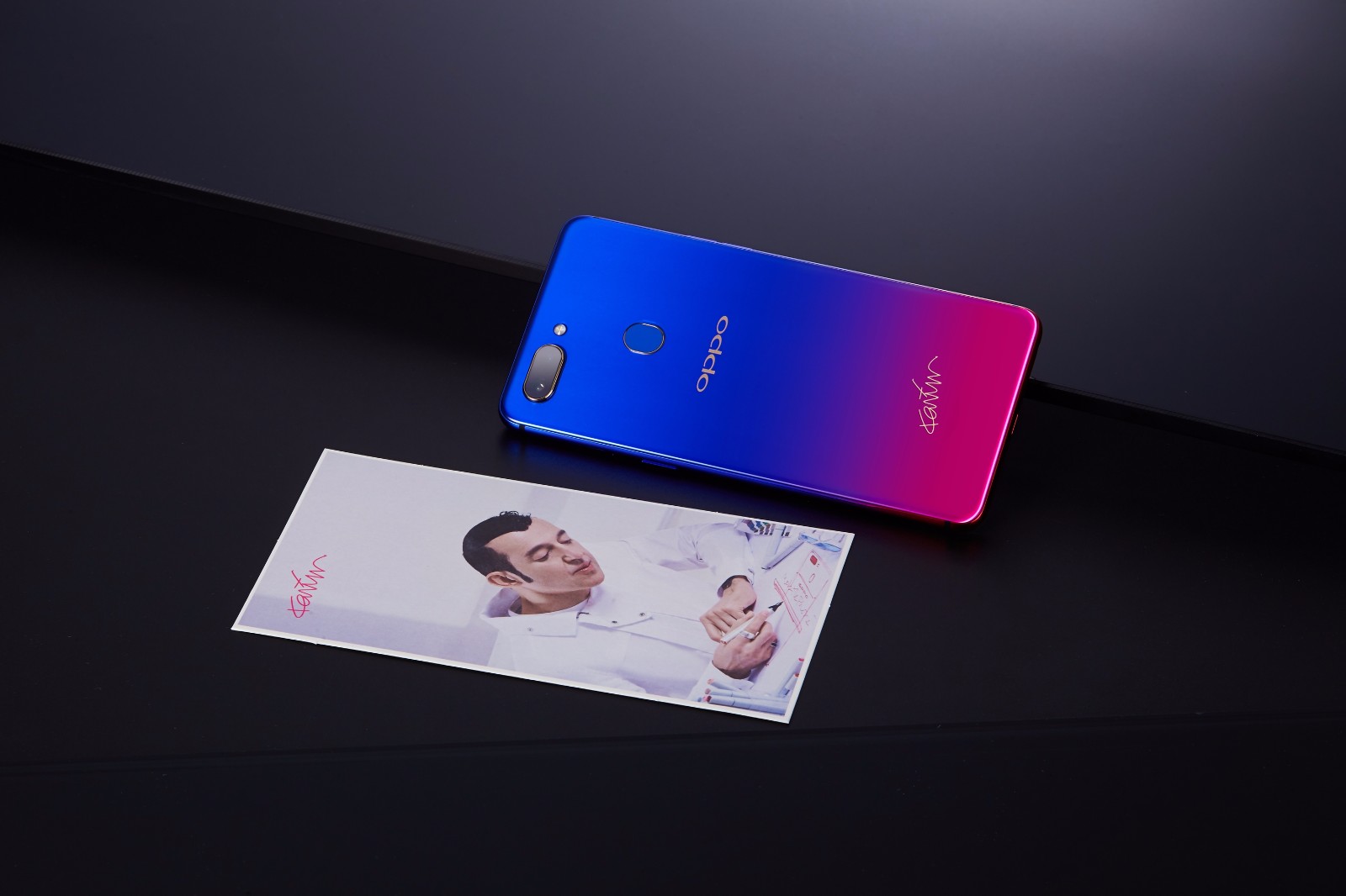 oppo携手色彩大师自我颠覆oppor15星云特别版美的摄人心魄