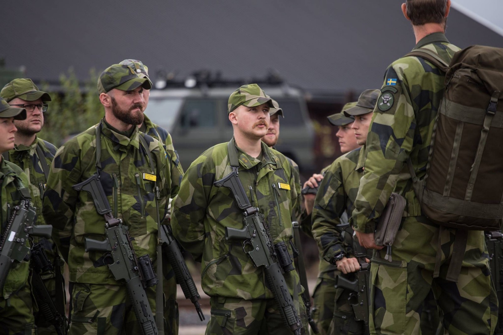 瑞典陆军参加演习 远程机动方式和我军一样