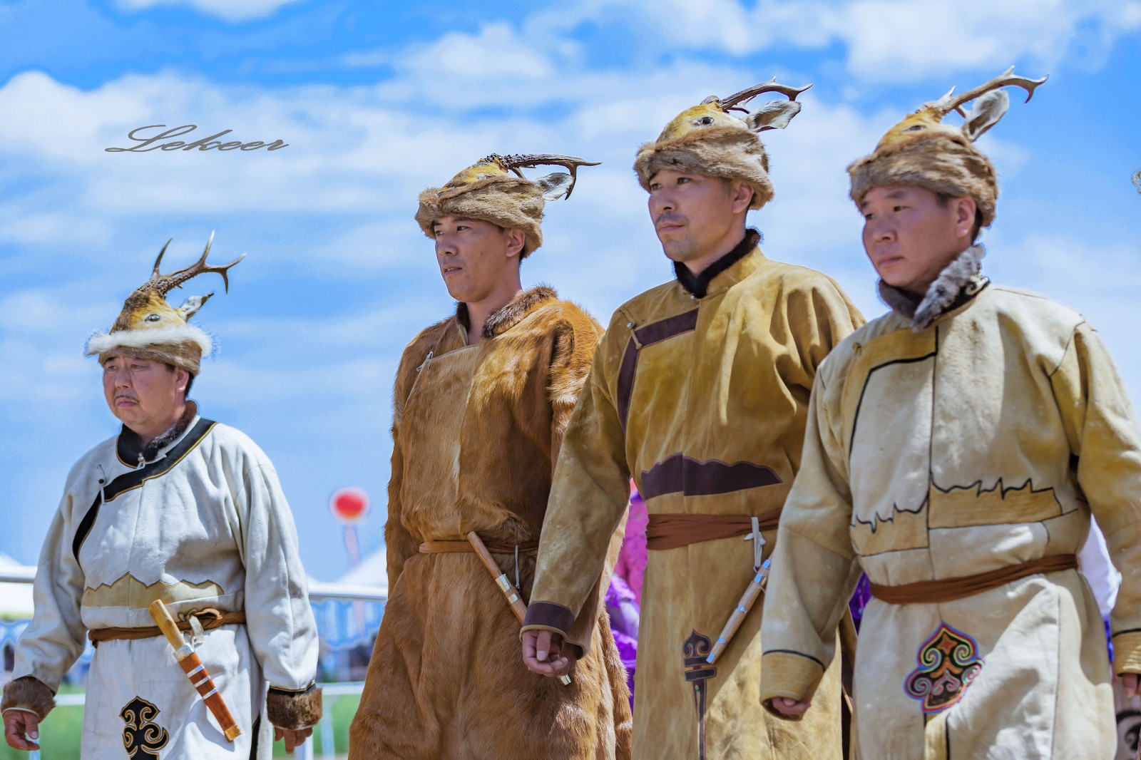 蒙古族现代服饰款式创意颜色搭配脑洞大开美爆中国北方夏天