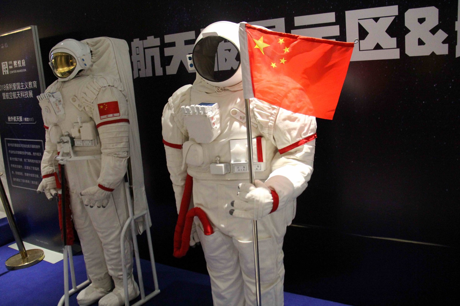 第一次见中国宇航员舱外航天服,重120公斤一件造价3000万元