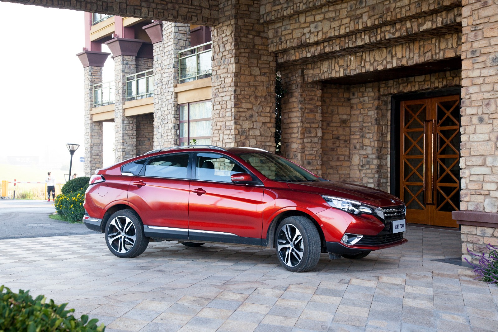 个性与实用兼顾 试驾东风启辰 t90