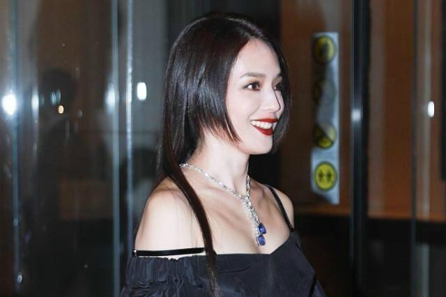 41岁的舒淇终于肯换发型了,网友:这个短发,我给满分!