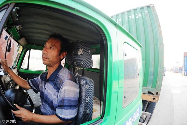 为什么货车司机收入高却没人愿意干?原因与这一行业压力大有关