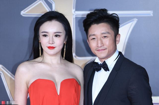 邹市明走下拳击台活动不断,老婆冉莹颖娇美相陪礼服却被评不端庄