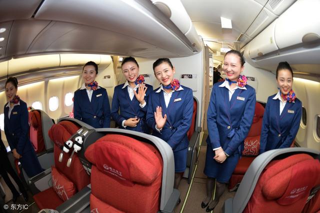 四川航空飞机挡风玻璃破裂紧急备降成都,你还