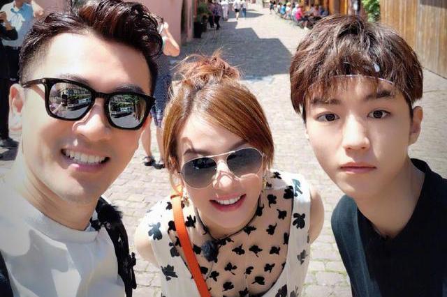 苏有朋赵薇组最强cp偏偏插进去一个王俊凯,网友:像一家三口