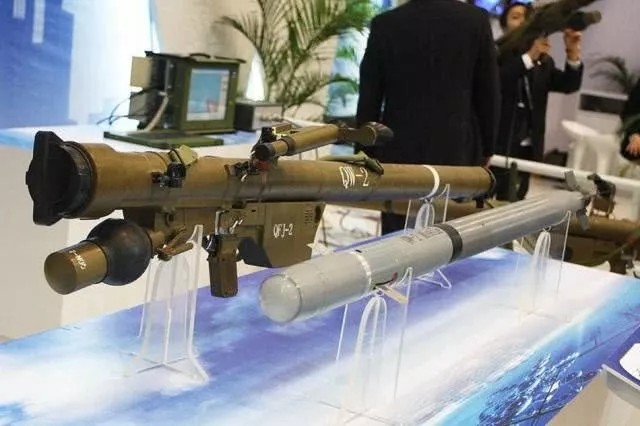 中国"前卫-2"肩扛式防空导弹用单兵便携式防空导弹击落航空炸弹,其实