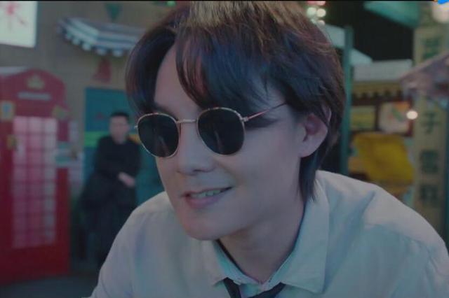 幻乐之城尹正展现经典笑容网友这个笑容甩小鲜肉十条街