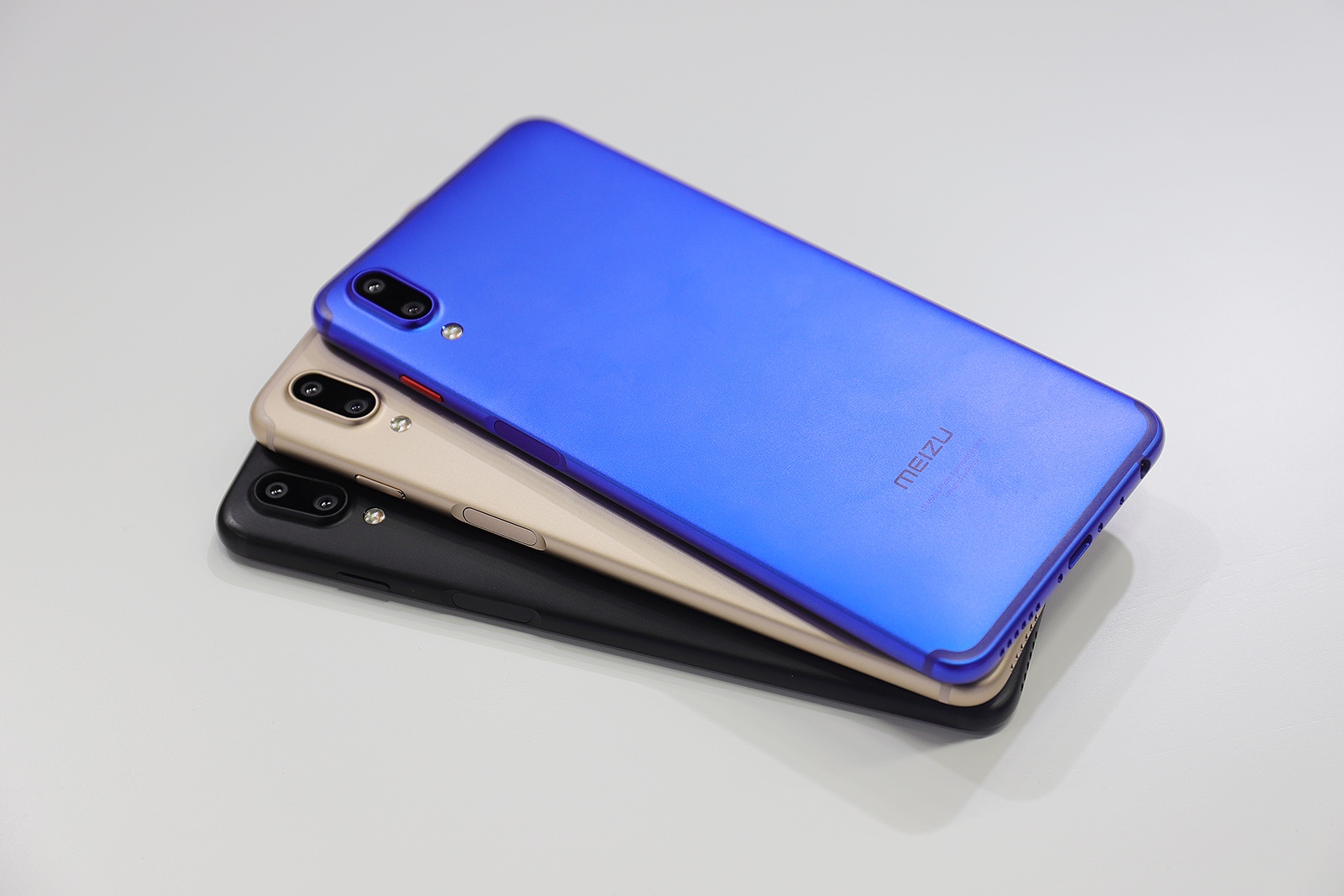 魅蓝e3现场上手实拍,颜值配置没有对手!