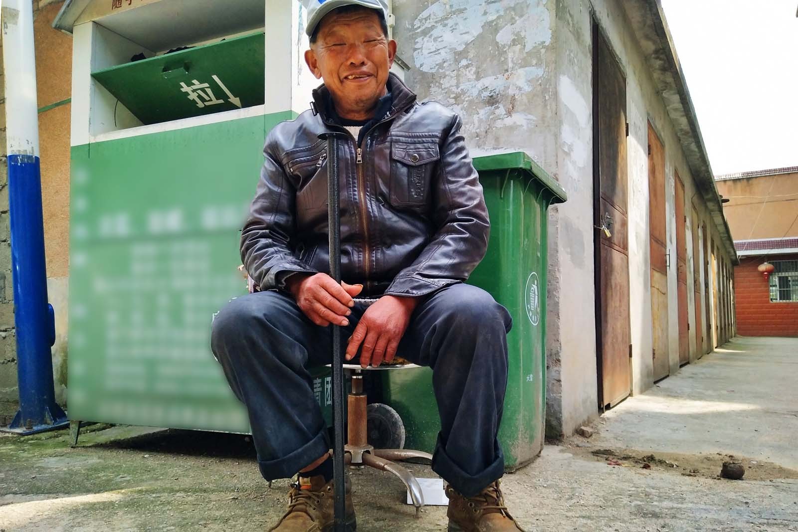 73岁爷爷全身上下不花钱 儿女买衣全都不要|大爷|衣服|花钱_新浪新闻