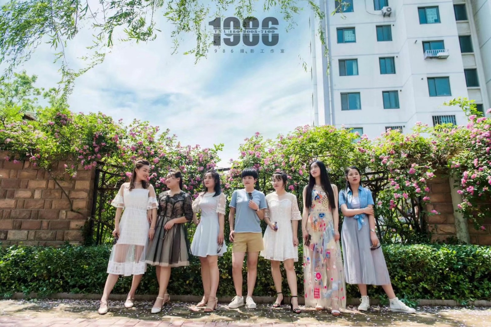 又是一年毕业季,青岛美女大学生拍创意毕业照_新浪看点