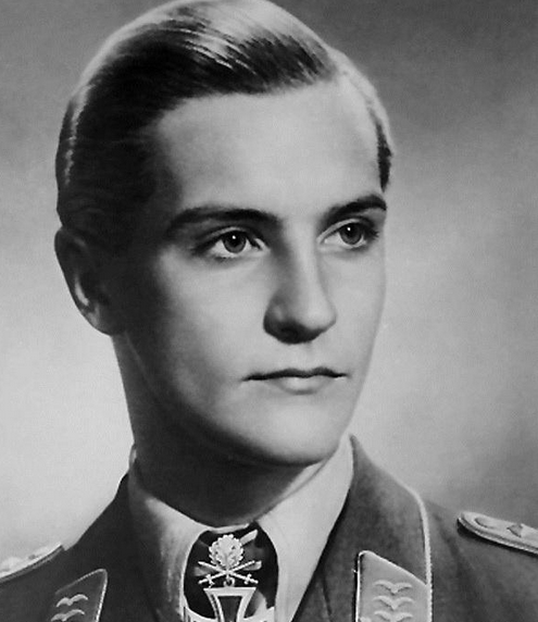 二战德军士兵嫌卡车太慢,要求将军派专车送他,发现这家伙不一般