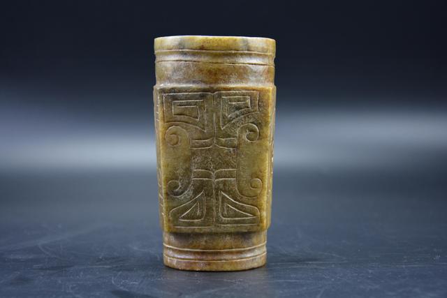 其人文价值都是相当的高,我国古代玉琮因其遥远的历史精美绝伦的纹饰