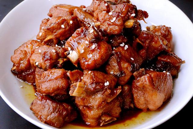 老妈教的糖醋排骨烧法用了几十年了千金不换吃过的人都说好吃