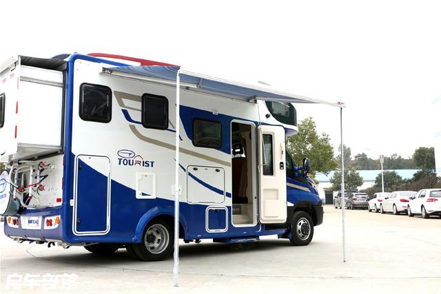 一款售价近百万的豪华双拓展c型房车究竟好在哪里