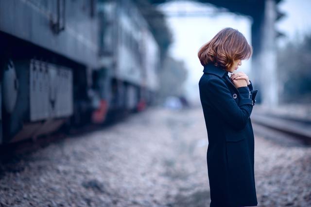 人任凭时光流转,物换星移你在我心中早住下占据了整个心房怎么可能还