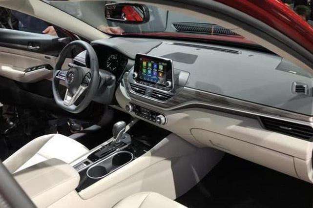 买帕萨特后悔!这车能帅哭凯美瑞,2.0T+CVT,比