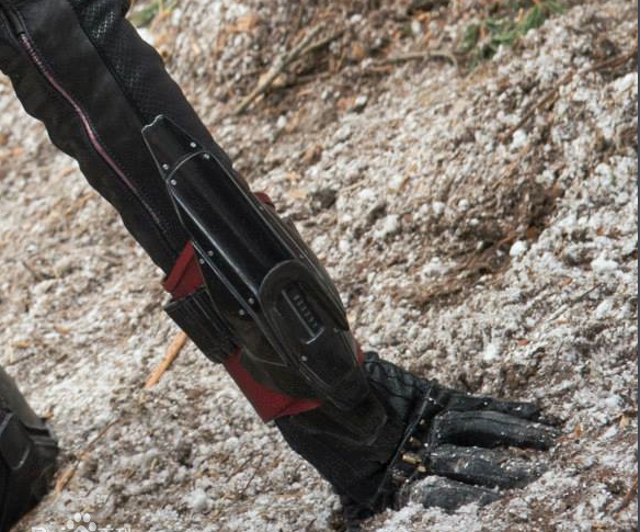 黑寡妇的武器寡妇蛰,应该是复仇者联盟中最没有存在感的武器