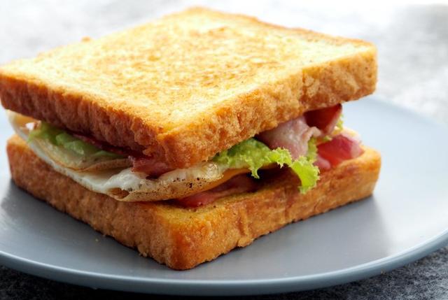 孩子不爱吃早饭?30种三明治做法拿去!一个月不重复,吃的还健康