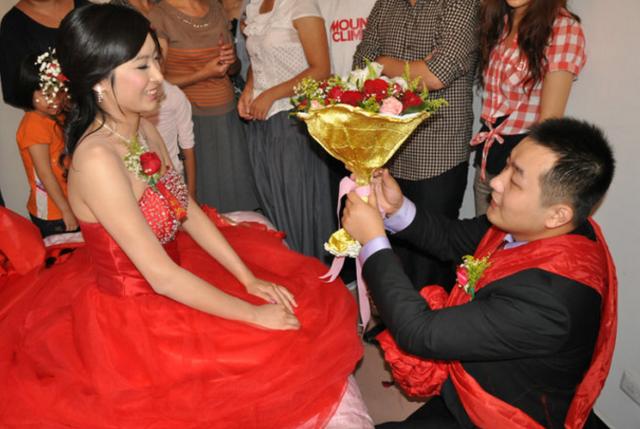 养女坐月子接我进城照顾半夜路过养女房间第二天我含泪回家