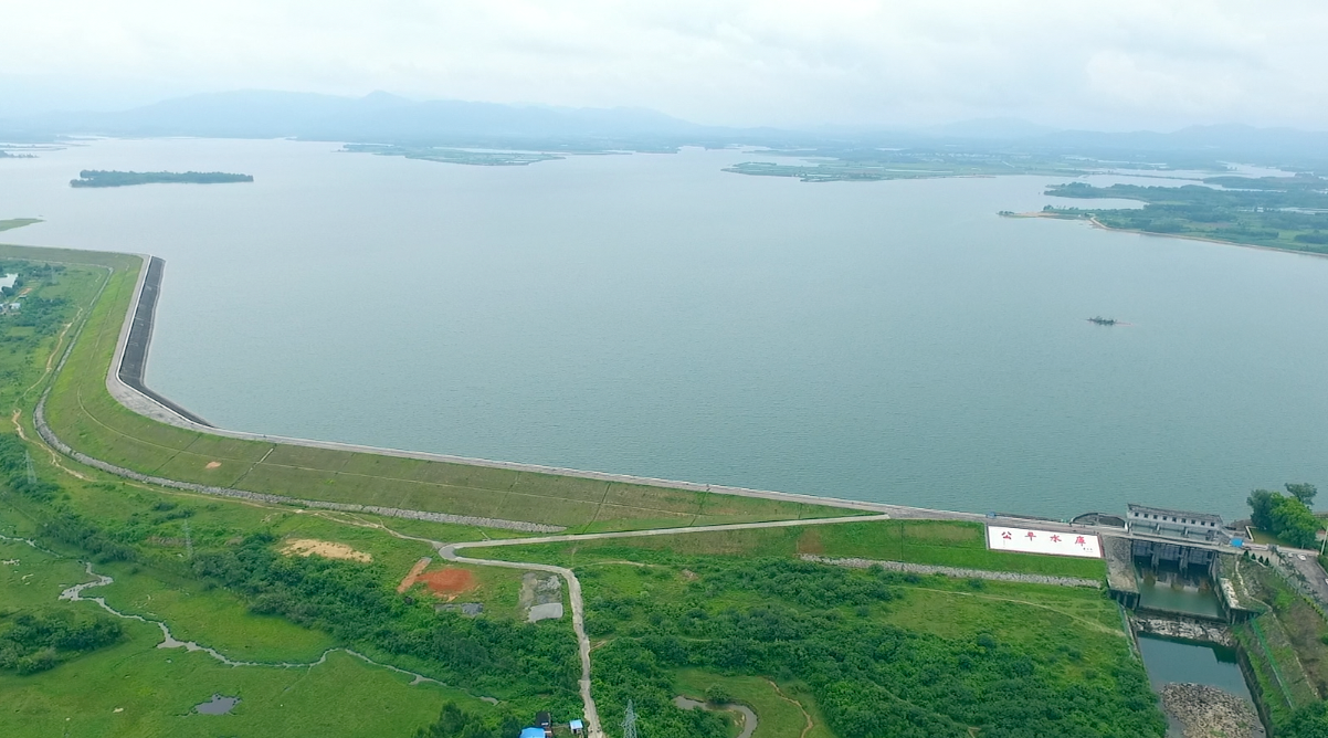 航拍公平水库,水库工程直接捍卫着下游30万人民生命财产