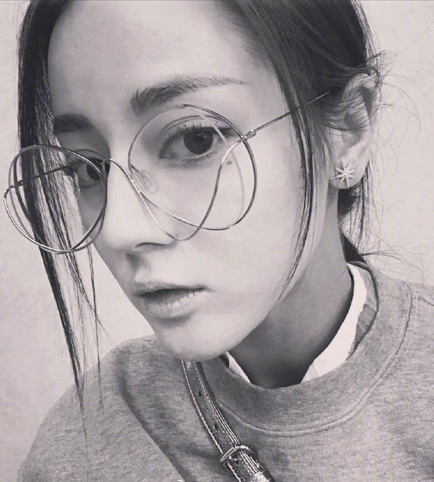 迪丽热巴的这组美照惹得日本网友超十万点赞但却被他们质疑整容