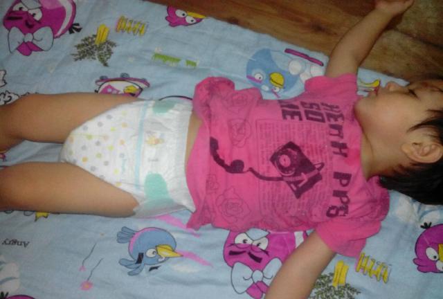 晚上去幼儿园接孩子看到女儿穿了纸尿裤我一脸懵逼