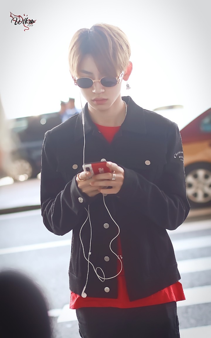 小鬼王琳凯北京飞银川,一头金色短发格外醒目